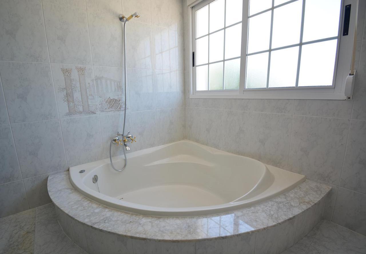 Casa Con Jardin En Vilanova De Arousa ポンテベドラ エクステリア 写真
