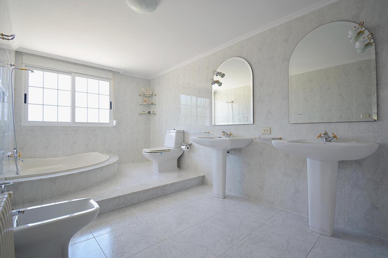 Casa Con Jardin En Vilanova De Arousa ポンテベドラ エクステリア 写真