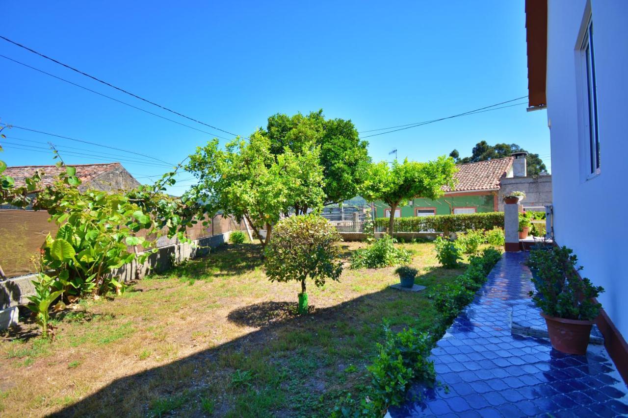 Casa Con Jardin En Vilanova De Arousa ポンテベドラ エクステリア 写真